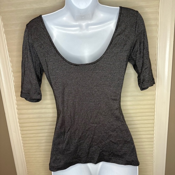 Beautiful silver and black limited top - Picture 3 of 8